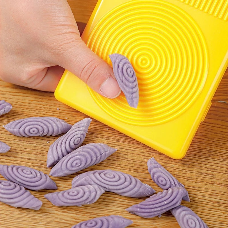 Manual Macaron Pasta Tool